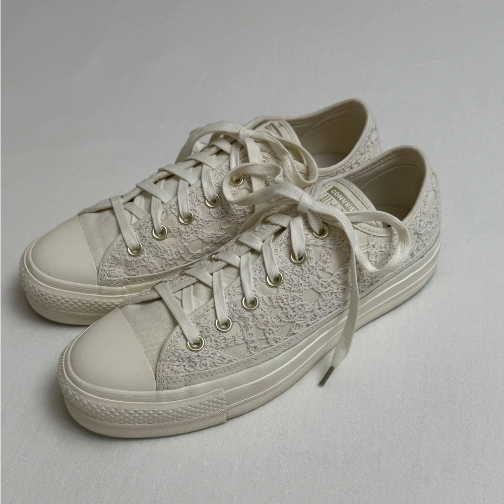 Converse Platform Low Tops In Off White Ivory Size 10 Boho Floral Embroidered